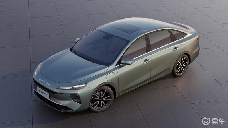 Roewe D6 EV 2026 — экстерьер, вид сзади 3/4, рынок internal_mvp
