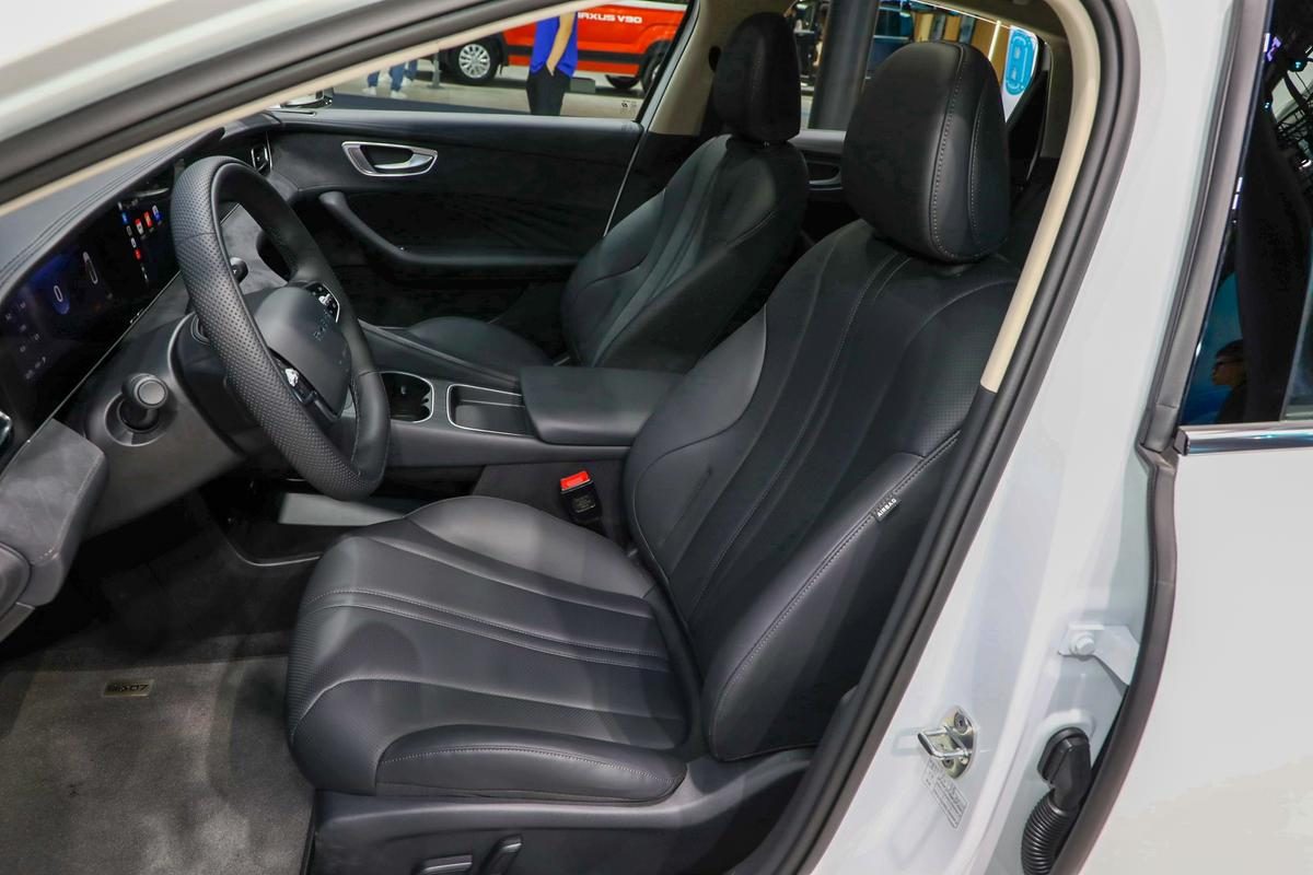Roewe D7 DMH 2025 — интерьер, передние сиденья, рынок internal_mvp