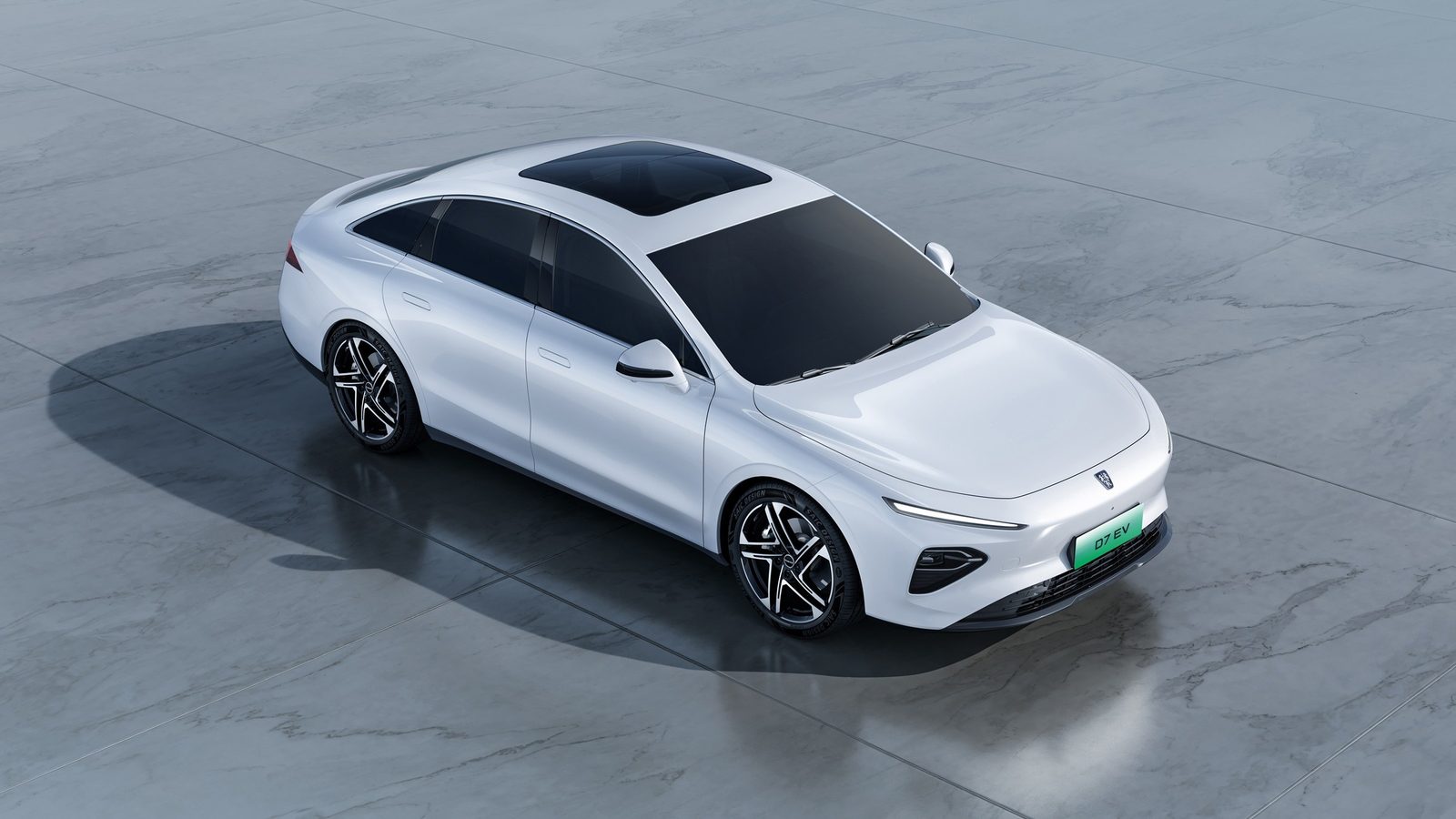 Roewe D7 EV 2026 — главное фото модели, экстерьер, вид спереди 3/4, рынок internal_mvp
