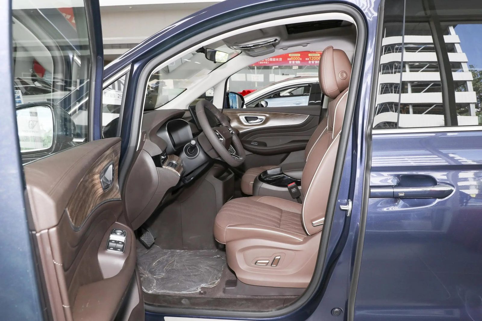 Roewe iMAX8 EV 2022 — интерьер, второй ряд сидений, рынок internal_mvp