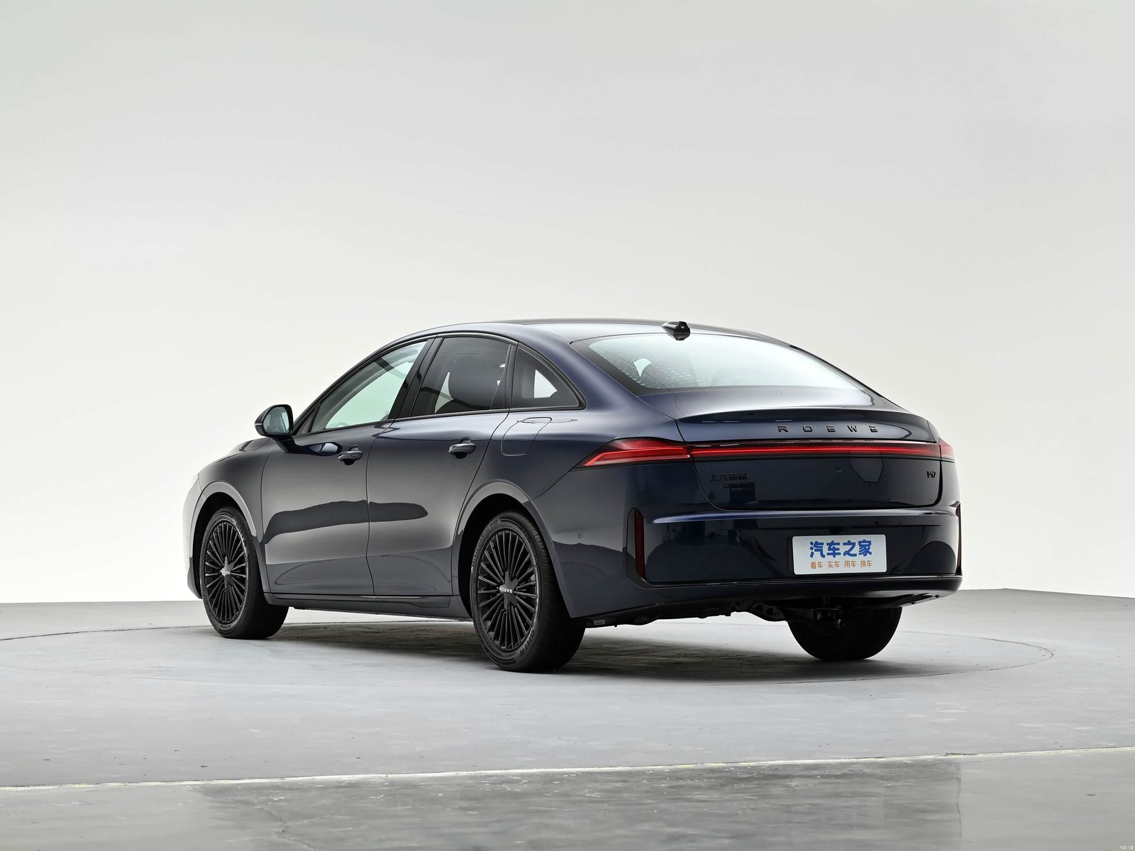 Roewe M7 DMH 2026 — экстерьер, вид сзади 3/4, рынок China