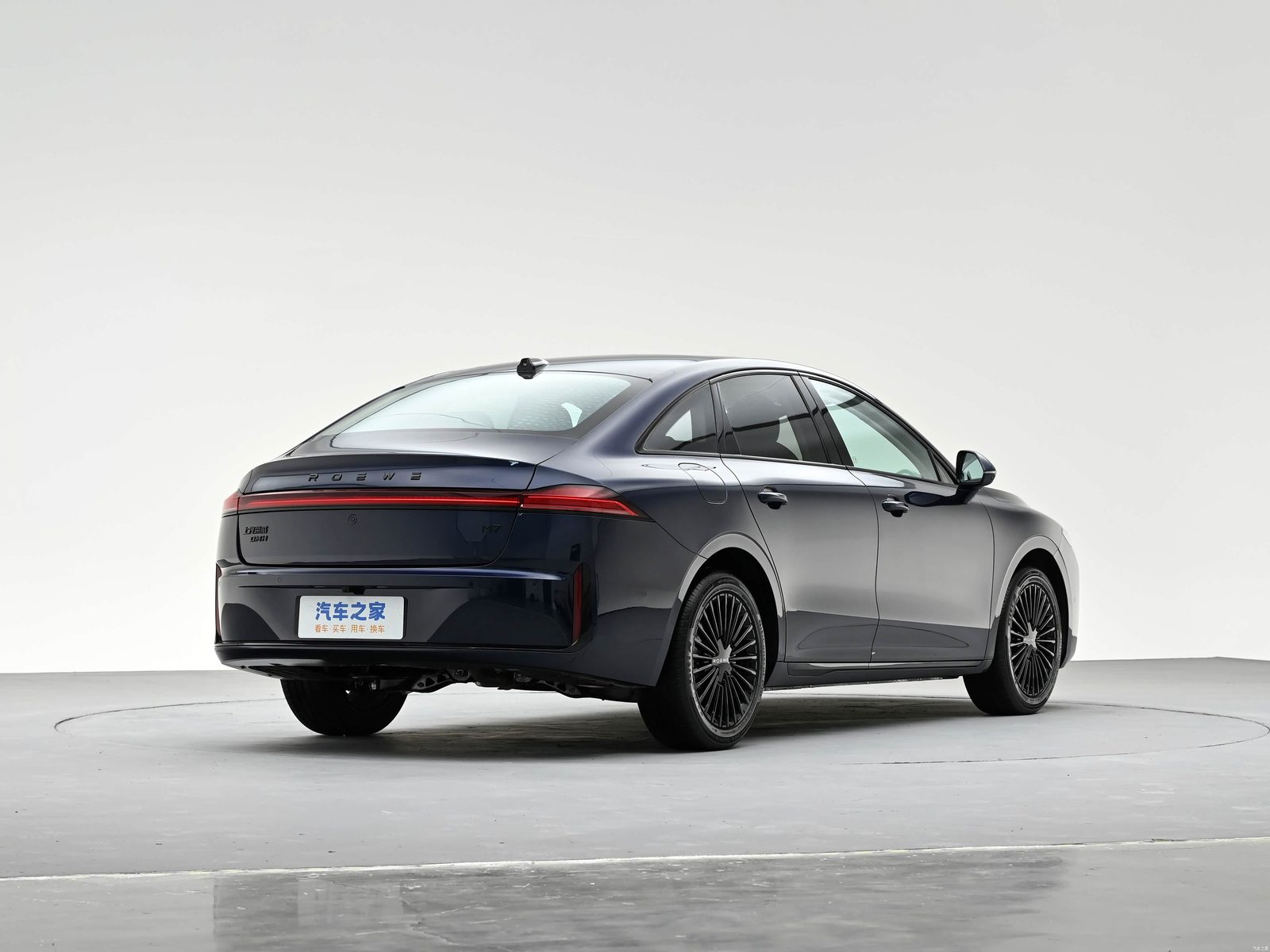 Roewe M7 DMH 2026 — экстерьер, вид сзади 3/4, рынок China