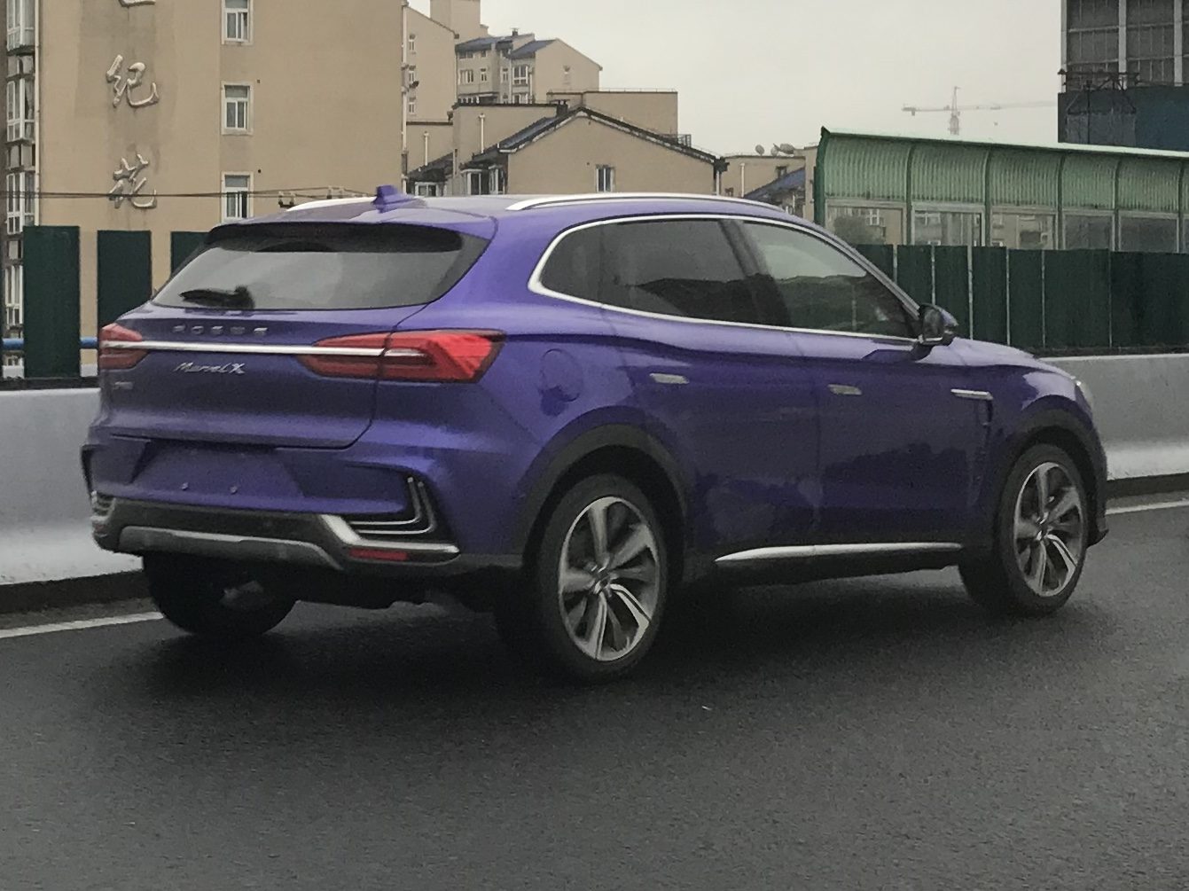Roewe Marvel X 2018 — экстерьер, вид сзади 3/4, рынок internal_mvp