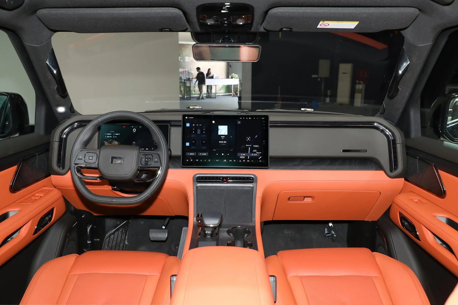 Rox Motor 01 2023 — главное фото модели, интерьер, передняя панель, рынок internal_mvp