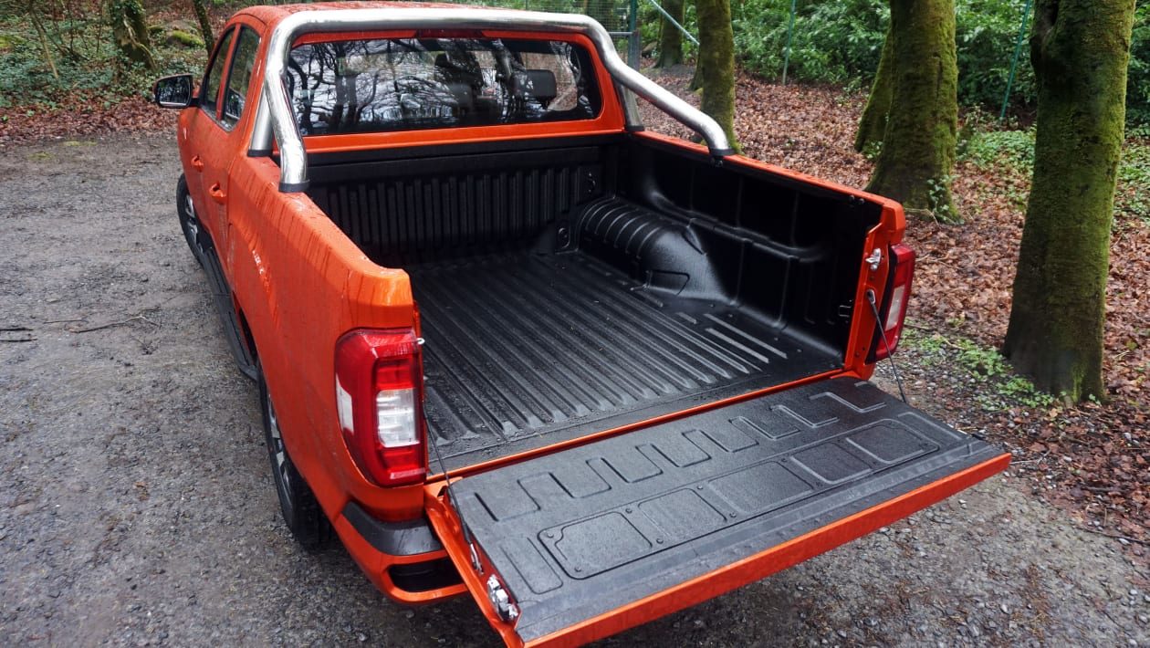 SAIC Maxus Pickup T90 EV / LDV eT60 2022 — экстерьер, load bed tailgate open, рынок UK / LDV-Maxus T90EV review reference