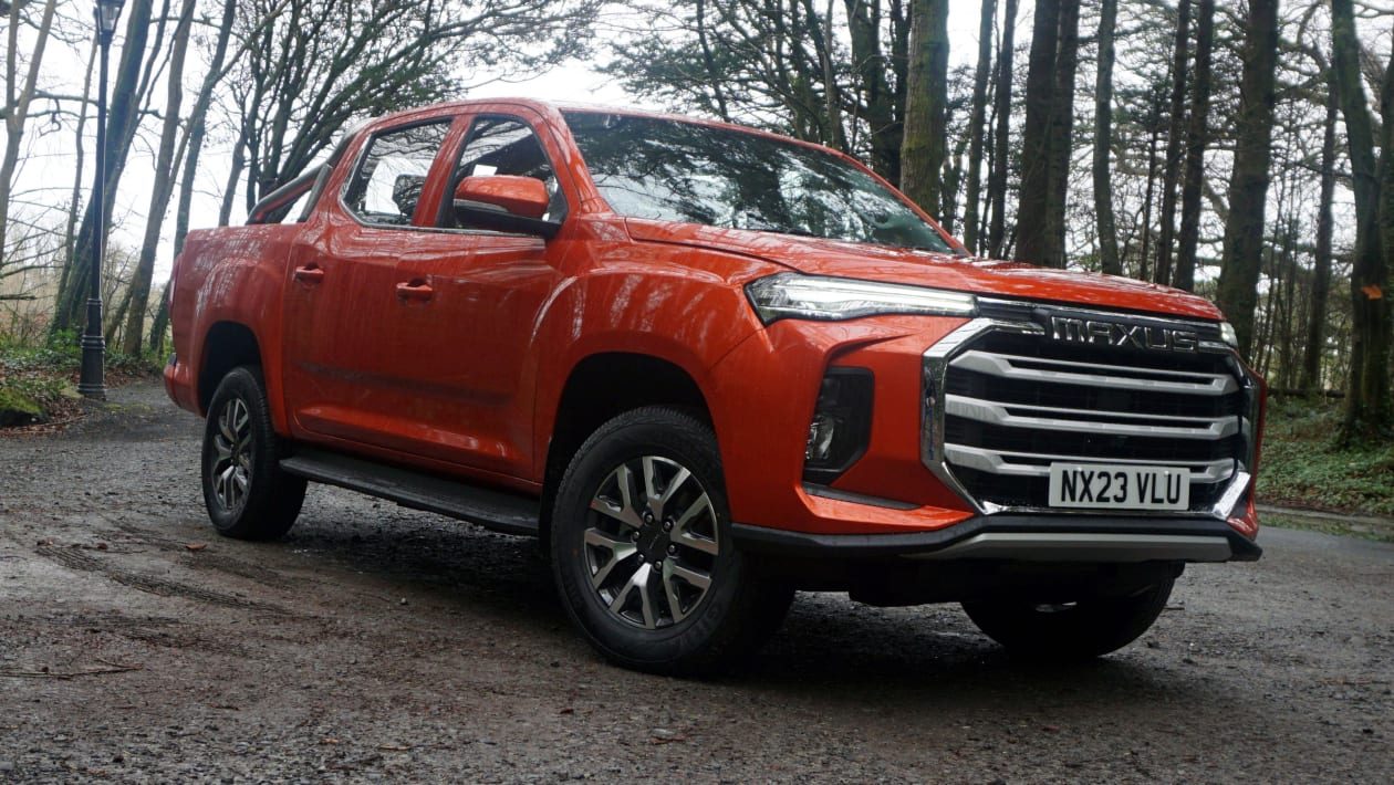 SAIC Maxus Pickup T90 EV / LDV eT60 2022 — экстерьер, front 3q red review, рынок UK / LDV-Maxus T90EV review reference