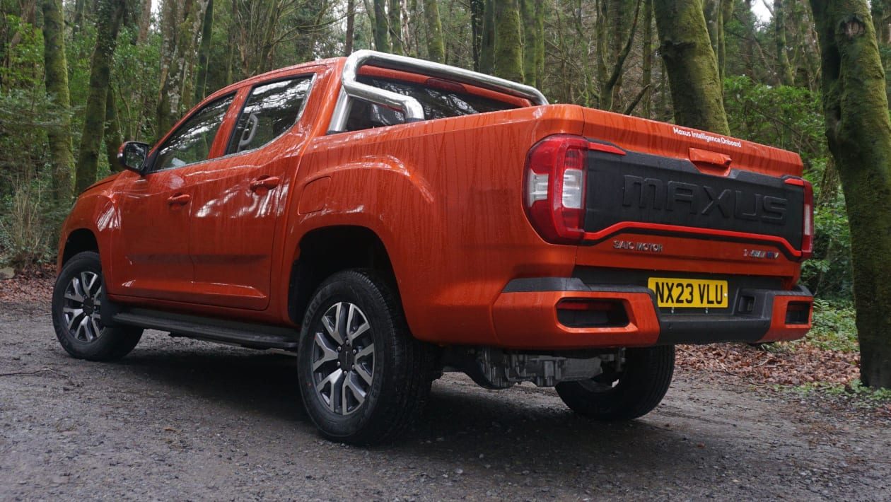 SAIC Maxus Pickup T90 EV / LDV eT60 2022 — экстерьер, rear 3q red review, рынок UK / LDV-Maxus T90EV review reference