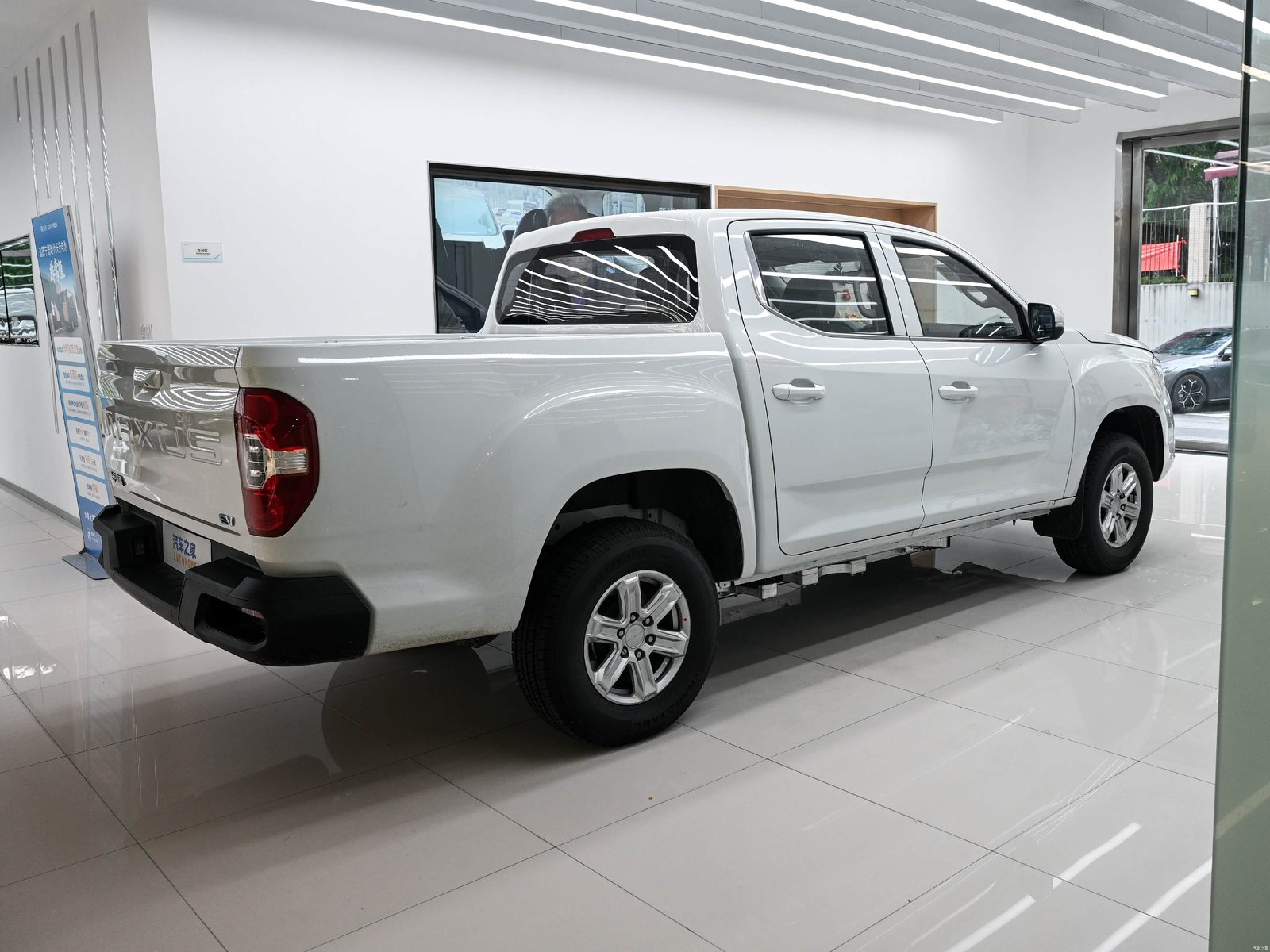 SAIC Maxus Pickup China Xingji EV / Interstellar EV 2023 — экстерьер, вид сзади 3/4, рынок China