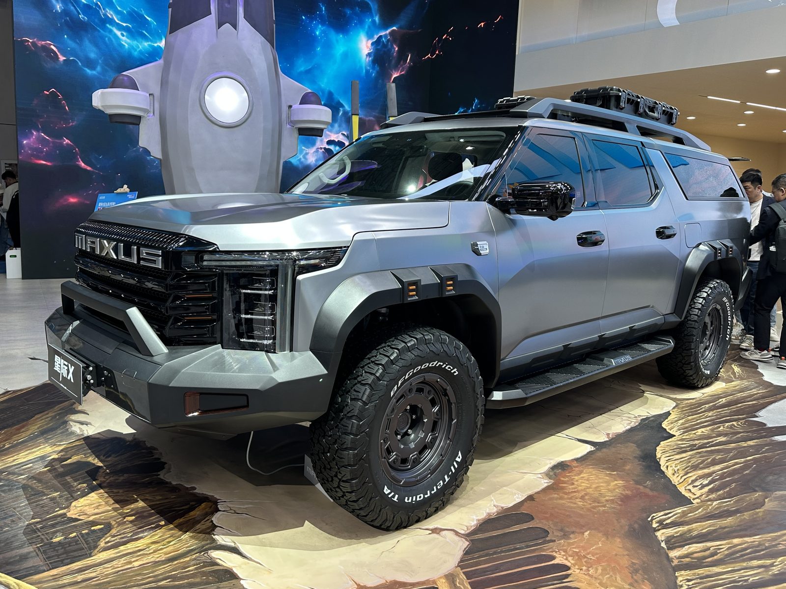 SAIC Motor Maxus eTerron 9 / Interstellar X EV 2025 — экстерьер, вид спереди 3/4, рынок internal_mvp
