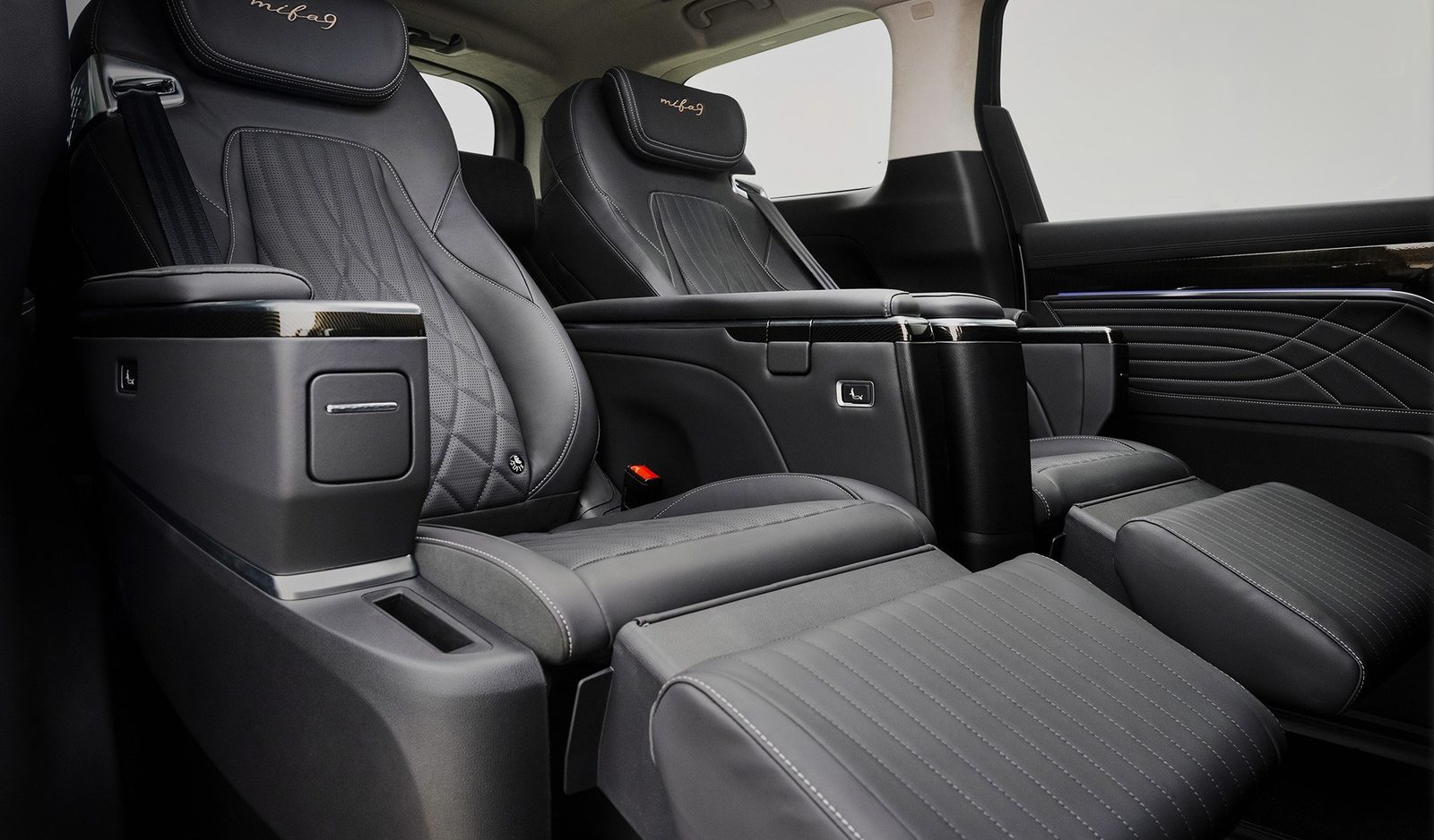 SAIC Motor Maxus MIFA 9 2022 — главное фото модели, интерьер, передняя панель, рынок internal_mvp