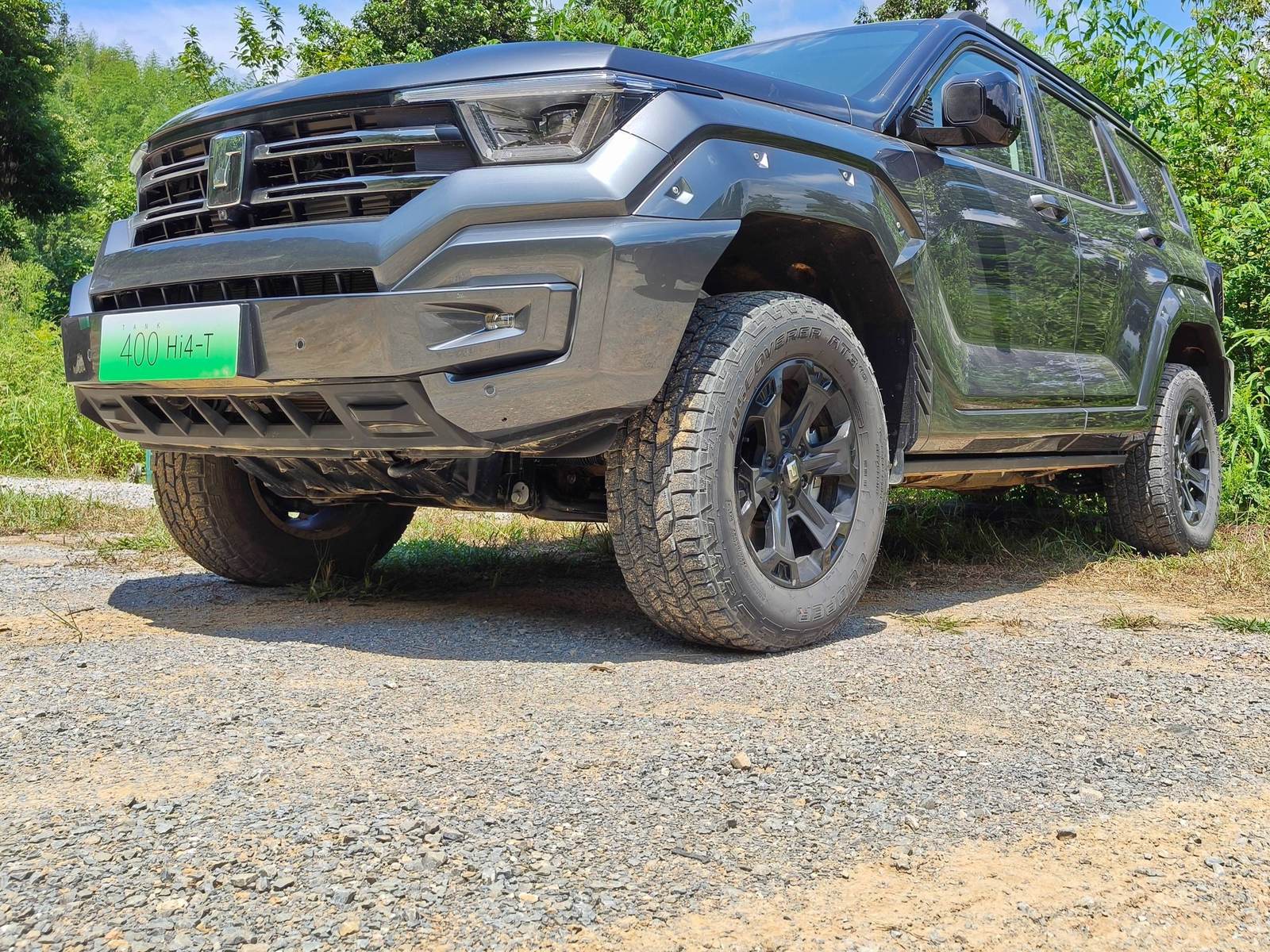 Tank 400 Hi4-T / Hi4-Z 2026 — экстерьер, offroad front 3q, рынок China first-drive/reference