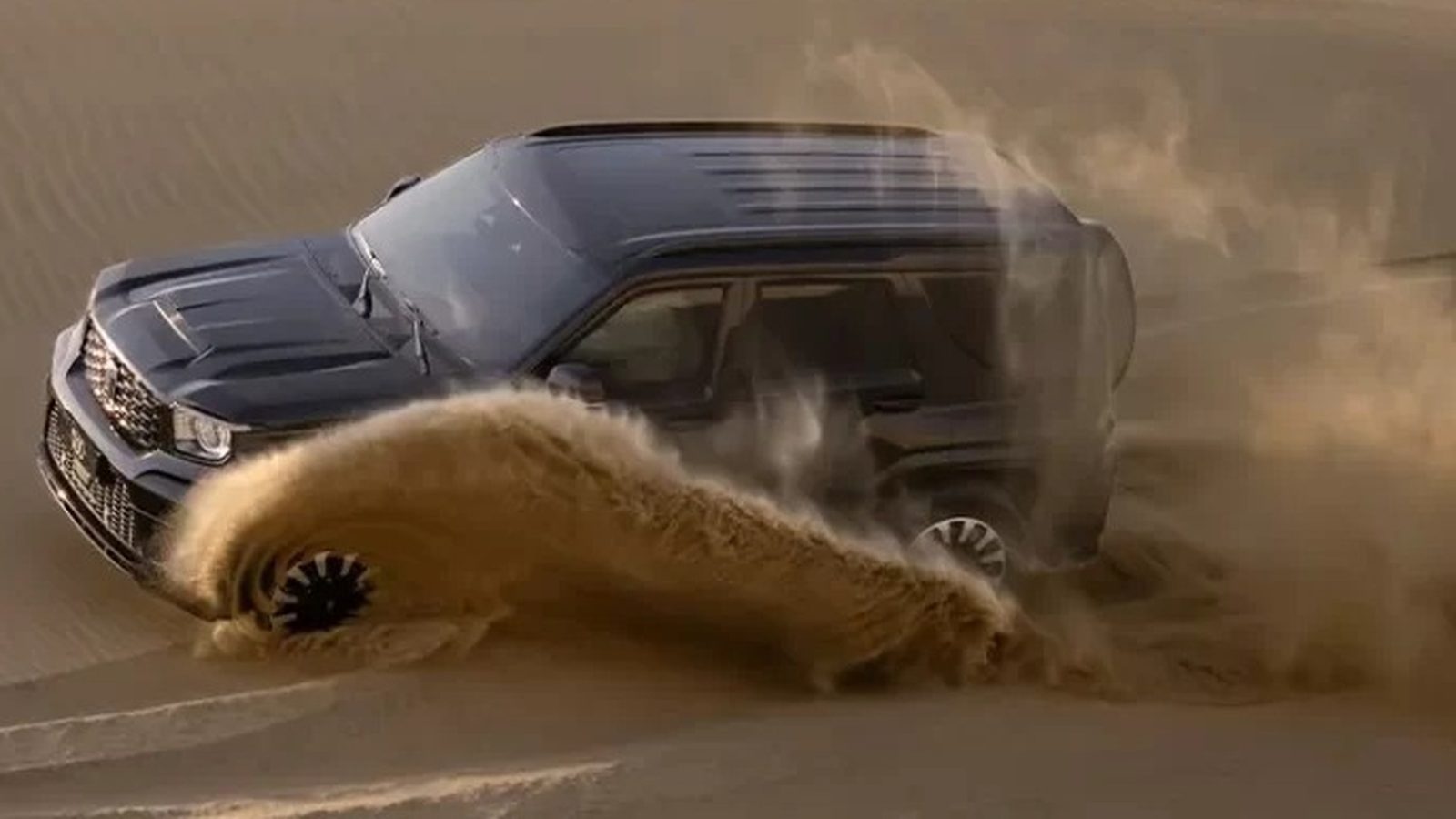 Tank 700 Hi4-T / Hi4-Z 2024 — экстерьер, offroad sand, рынок export/oman-uae