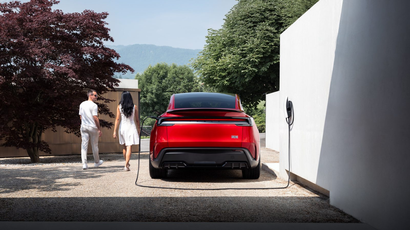 Tesla Model Y Performance China 2026 — экстерьер, rear charging, рынок Global / China-equivalent