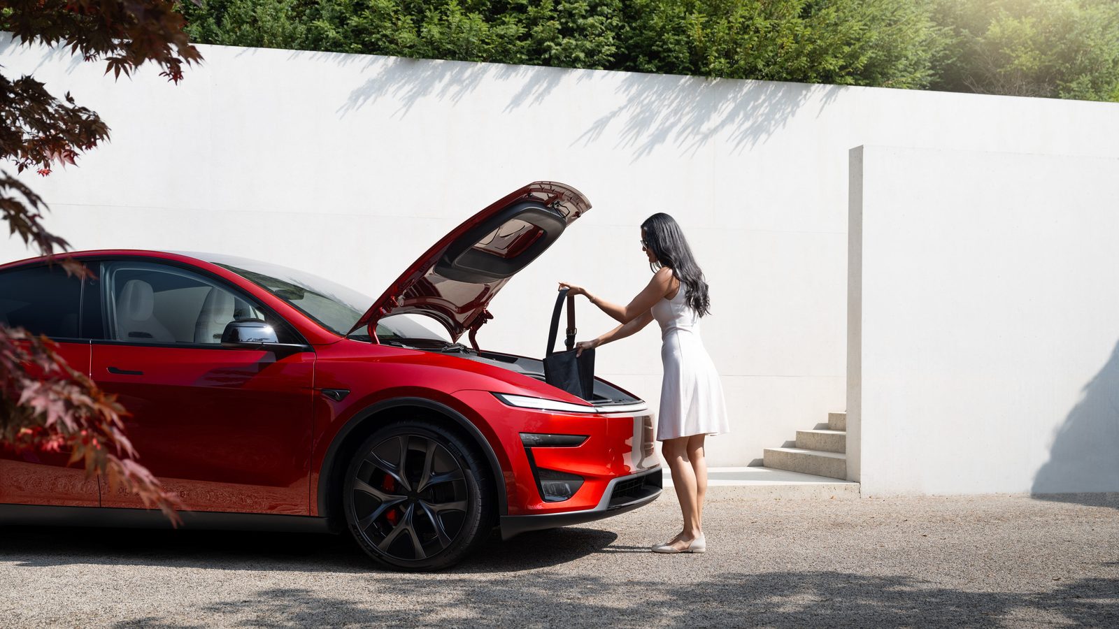 Tesla Model Y Performance China 2026 — экстерьер, cargo open, рынок Global / China-equivalent