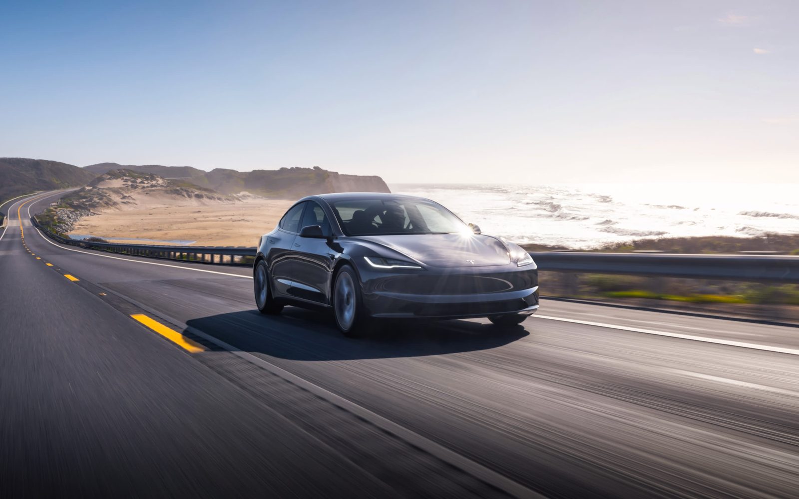Tesla Model 3 China 2023 — экстерьер, вид спереди 3/4, рынок China/global official