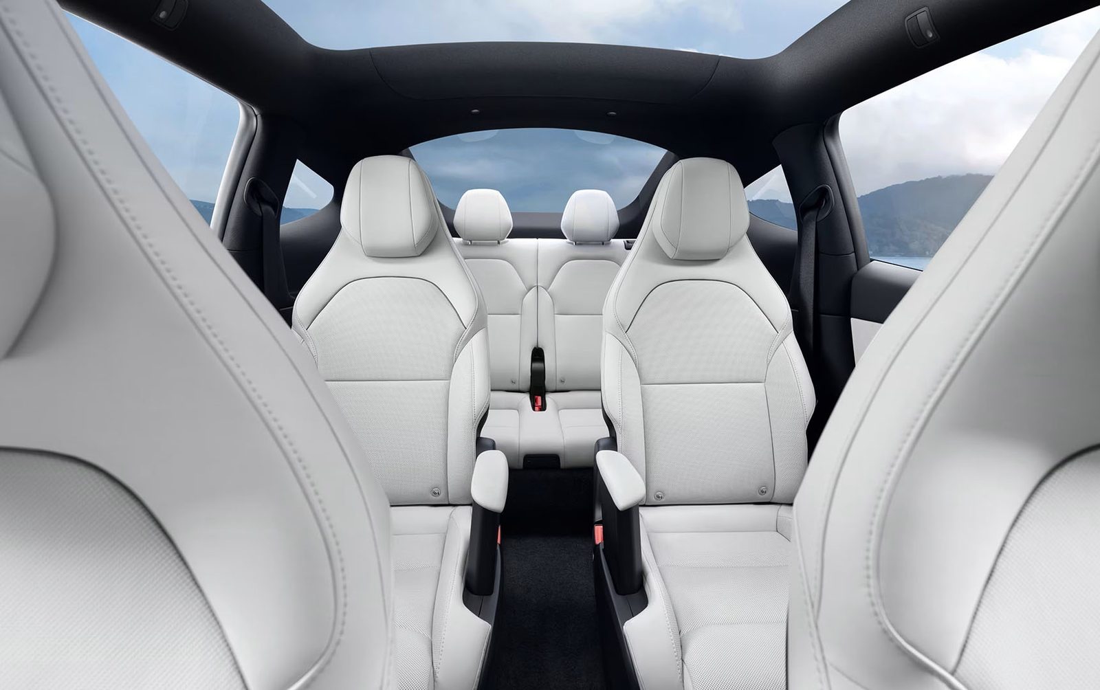 Tesla Model Y L China 2025 — главное фото модели, интерьер, six seat cabin, рынок China / Model Y L reference