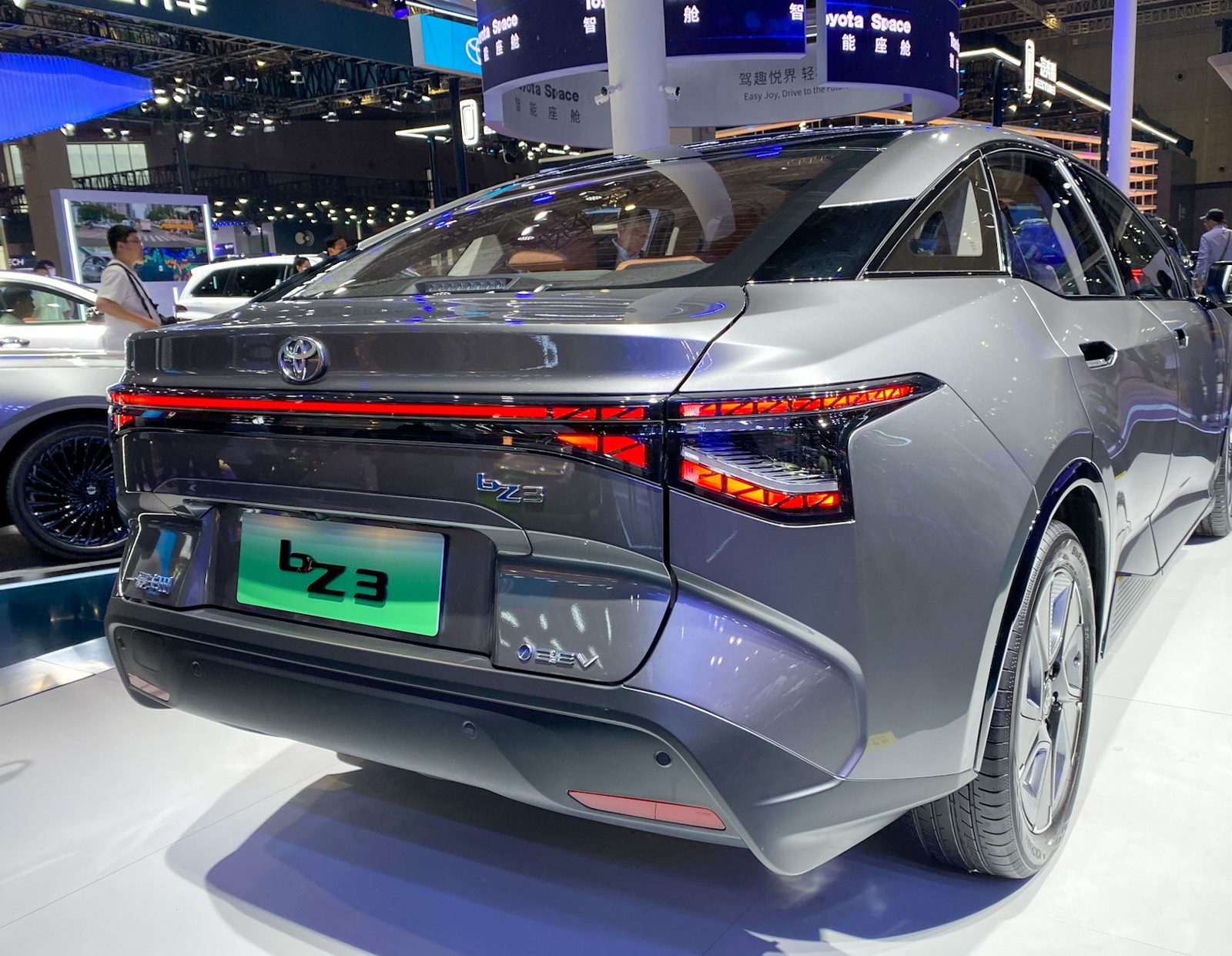 Toyota bZ3 China 2026 — экстерьер, rear 3q real, рынок internal_mvp