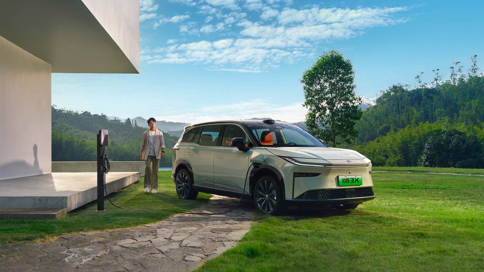 Toyota bZ3X China 2026 — экстерьер, charging lifestyle front 3q, рынок internal_mvp