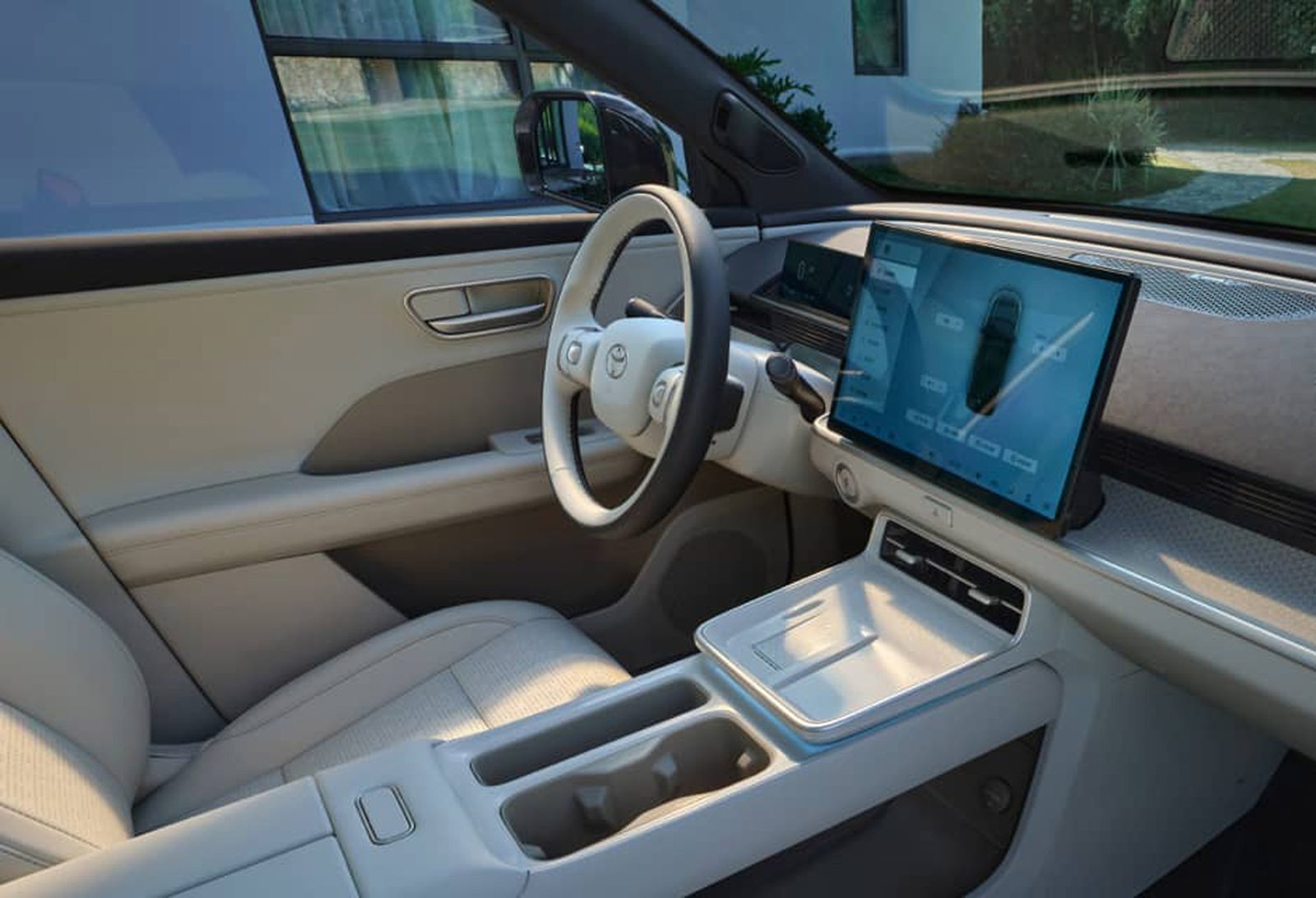 Toyota bZ3X China 2026 — интерьер, center console, рынок internal_mvp