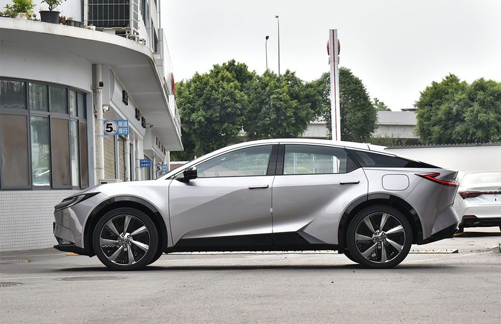 Toyota bZ5 China 2025 — экстерьер, вид сбоку, рынок internal_mvp
