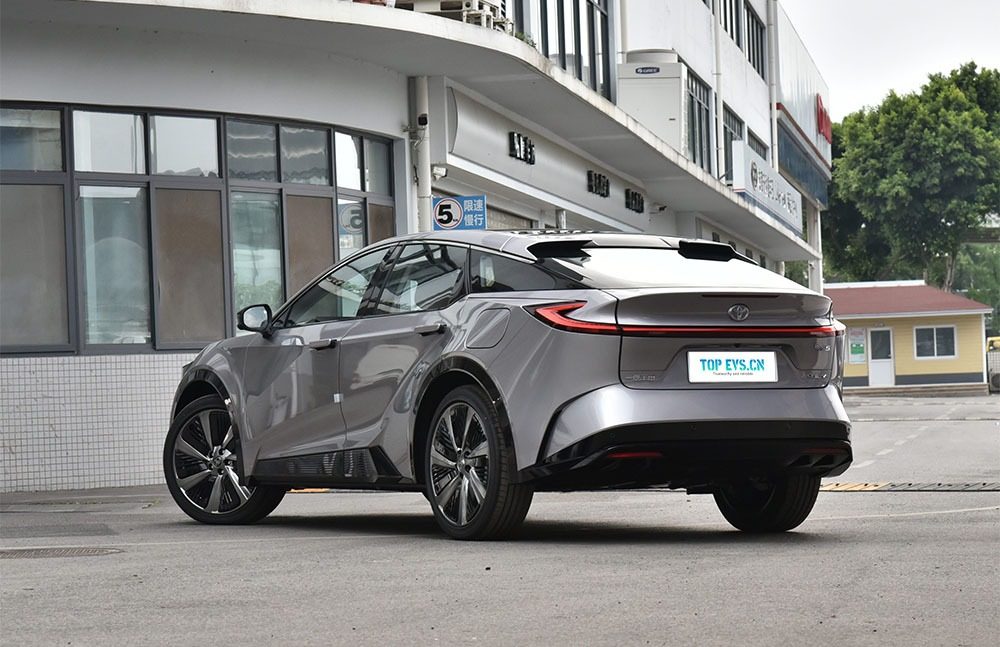Toyota bZ5 China 2025 — экстерьер, вид сзади 3/4, рынок internal_mvp