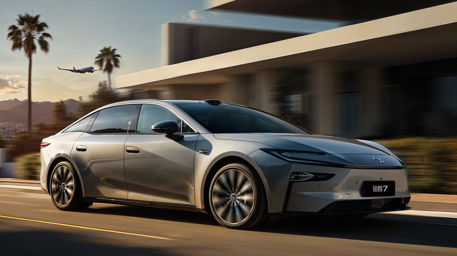 Toyota bZ7 China 2026 — главное фото модели, экстерьер, вид спереди 3/4, рынок internal_mvp