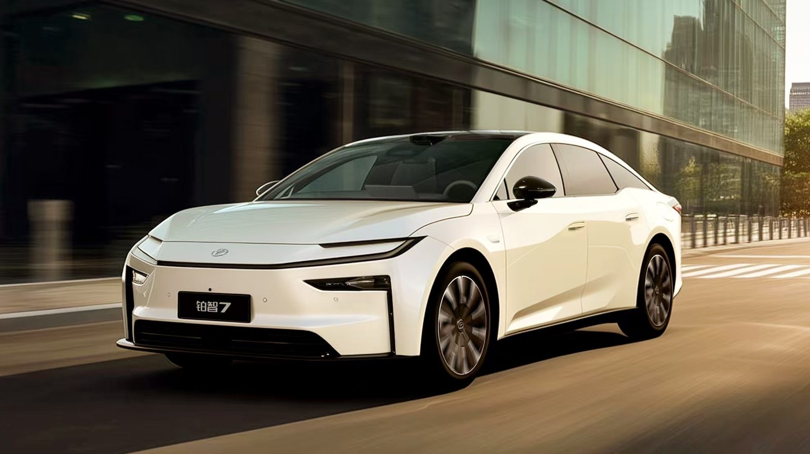 Toyota bZ7 China 2026 — экстерьер, вид спереди 3/4, рынок internal_mvp