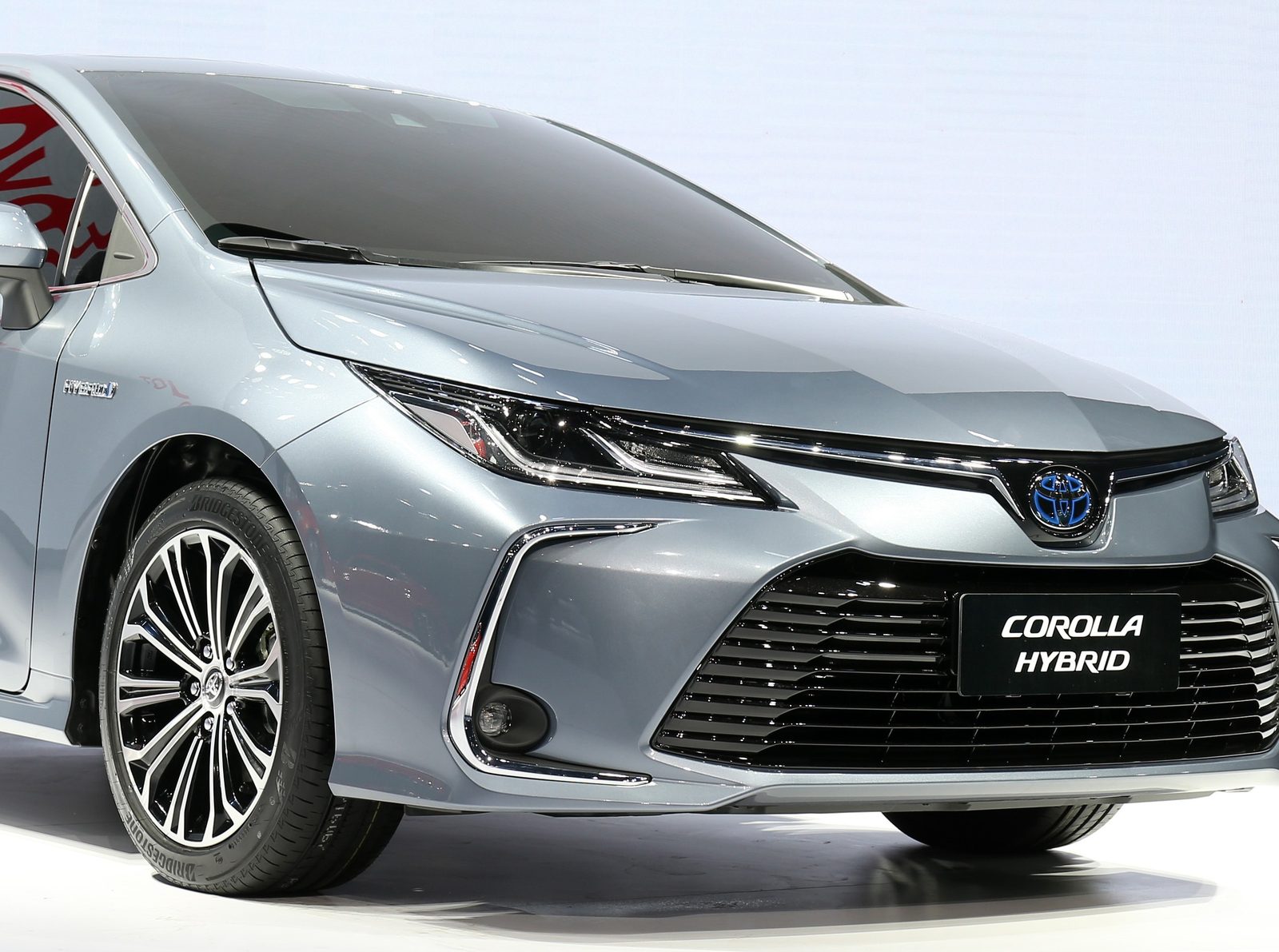 Toyota Corolla HEV China 2026 — экстерьер, front lighting detail, рынок China / global launch media