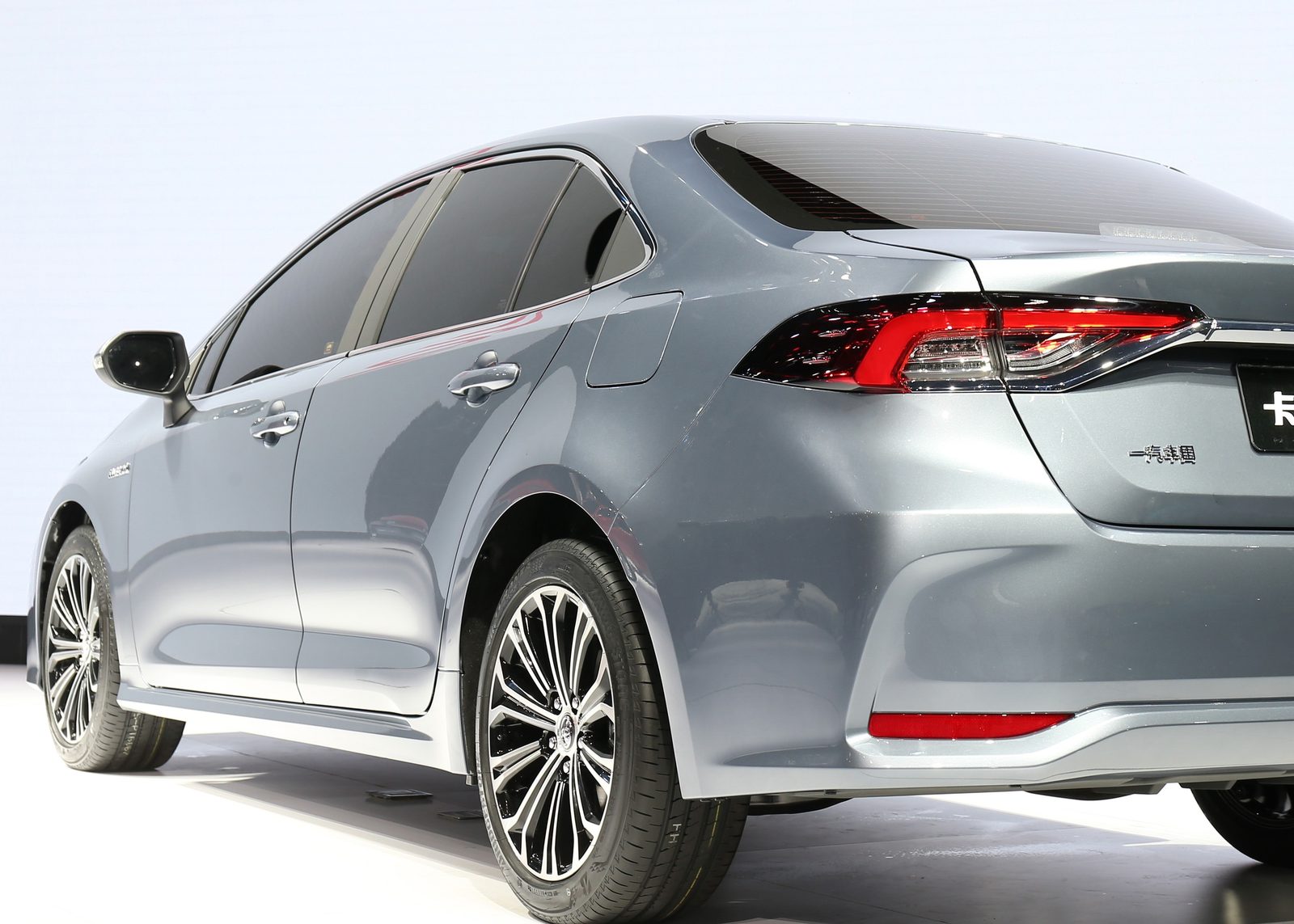 Toyota Corolla HEV China 2026 — экстерьер, rear lamp detail, рынок China / global launch media