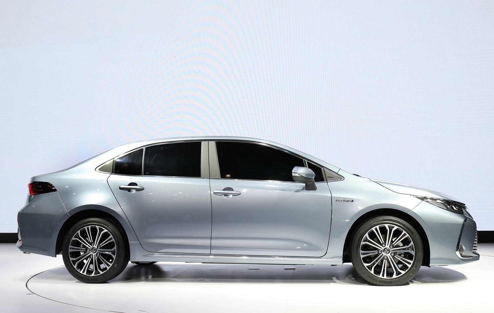 Toyota Corolla HEV China 2026 — экстерьер, вид сбоку, рынок China / global launch media