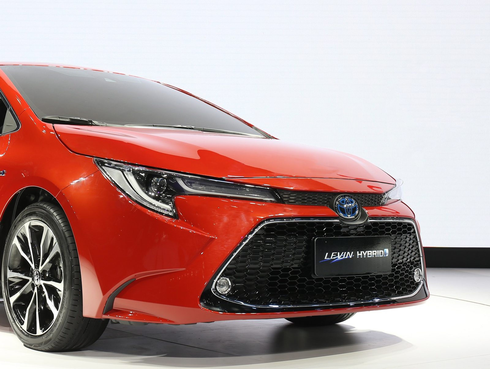 Toyota Levin HEV China 2026 — экстерьер, front lighting detail, рынок China / global launch media