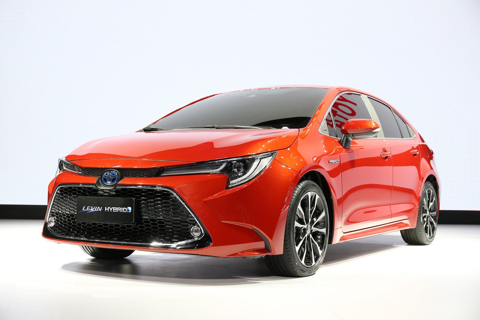 Toyota Levin HEV China 2026 — экстерьер, front 3q alt, рынок China / global launch media