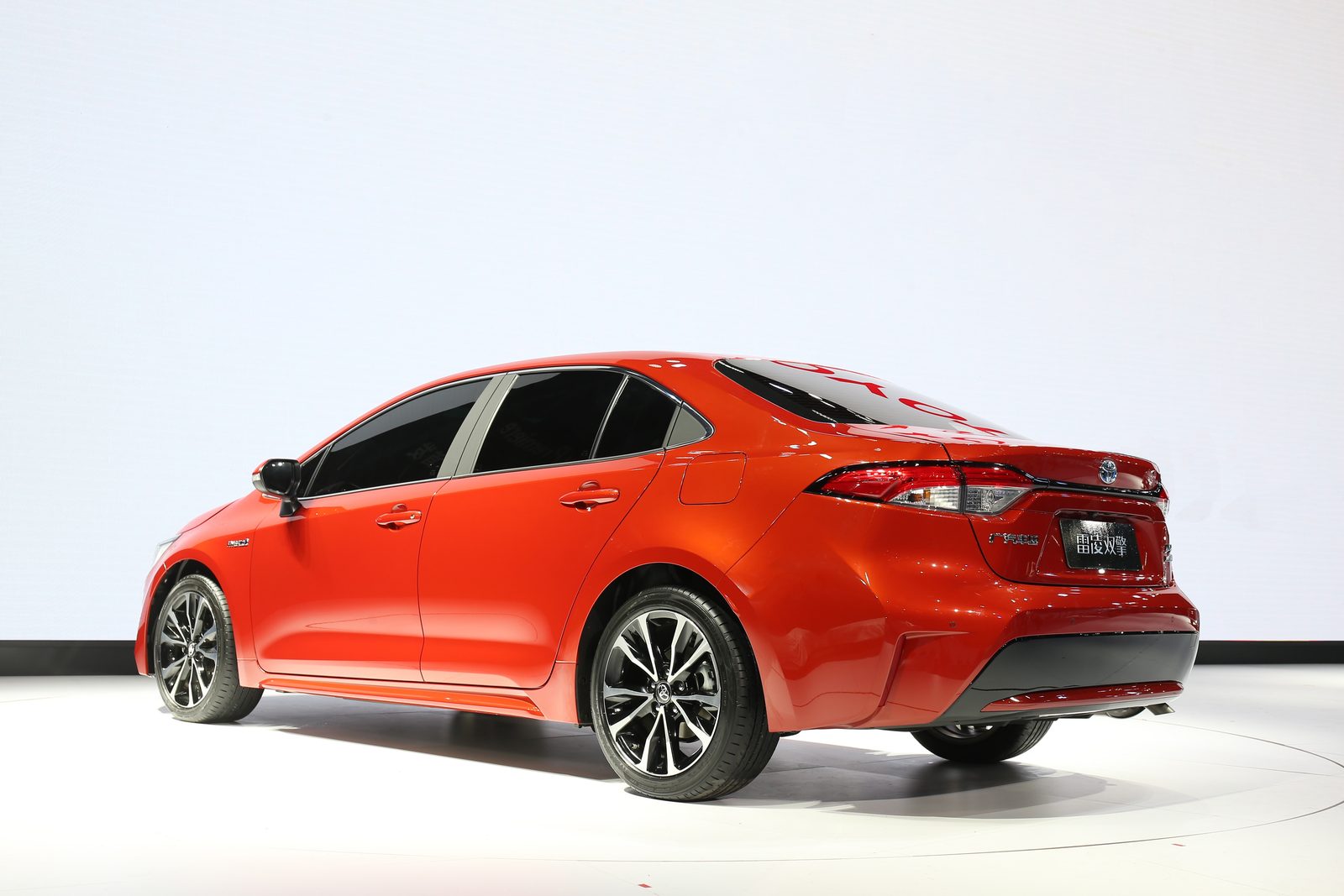 Toyota Levin HEV China 2026 — экстерьер, вид сзади 3/4, рынок China / global launch media