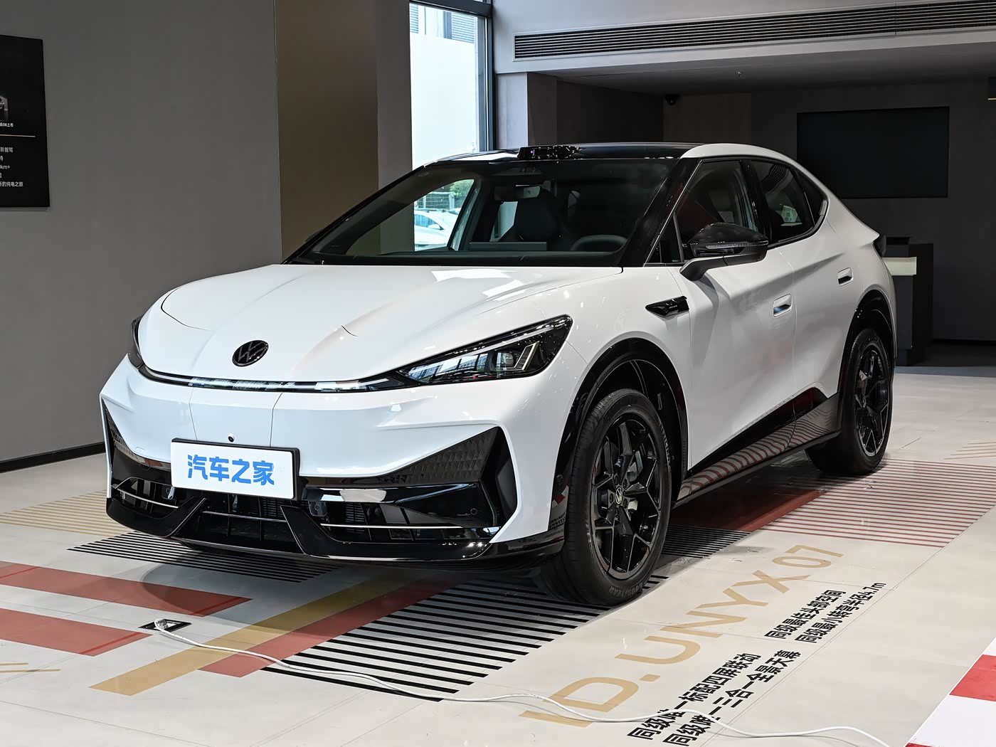 Volkswagen ID. UNYX 06 MY2027 — экстерьер, вид спереди 3/4, рынок China