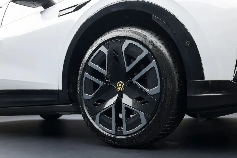 Volkswagen ID.UNYX 07 2026 — экстерьер, вид сзади 3/4, рынок internal_mvp