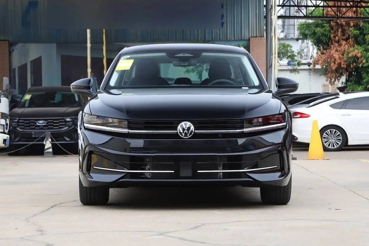 Volkswagen Magotan PHEV China 2026 — экстерьер, вид спереди