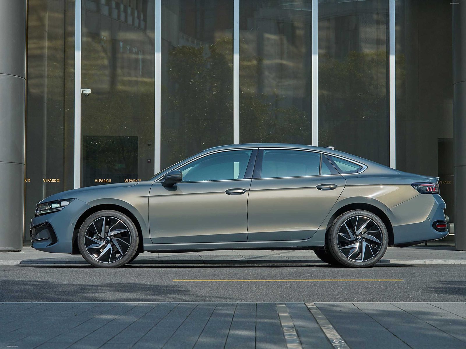 Volkswagen Magotan PHEV China 2026 — экстерьер, side profile