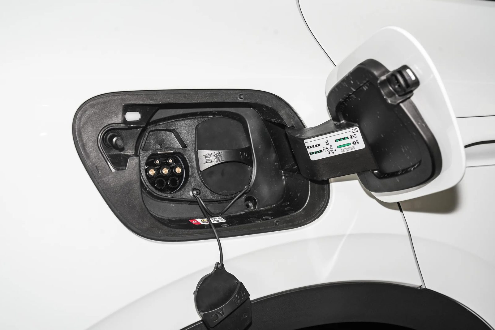 Volkswagen ID.4 X China 2025 — экстерьер, charge port