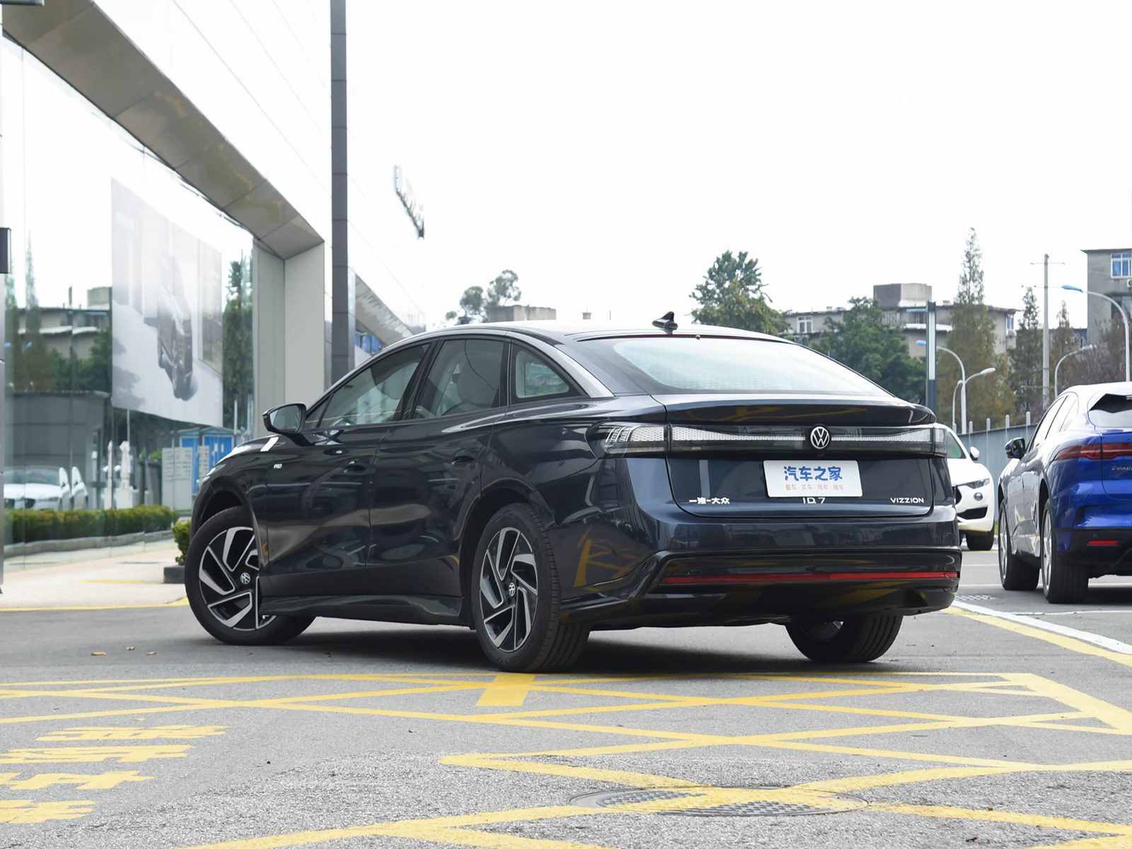 Volkswagen ID.7 Vizzion China 2024 — экстерьер, вид сзади 3/4, рынок China