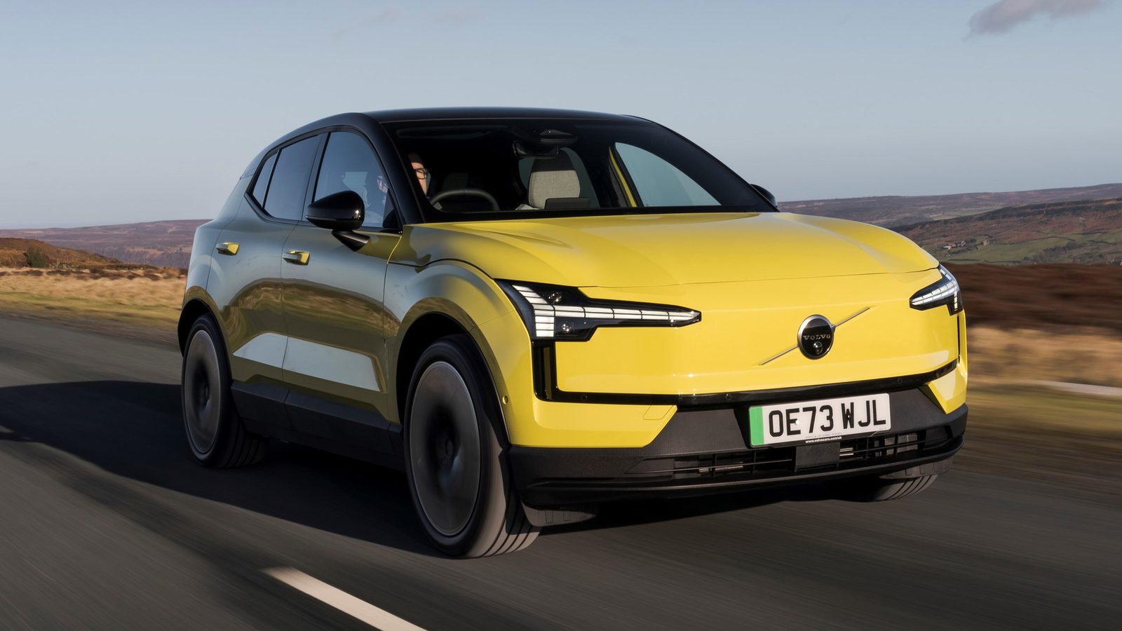 Volvo EX30 China 2024 — главное фото модели, экстерьер, вид спереди 3/4, рынок internal_mvp