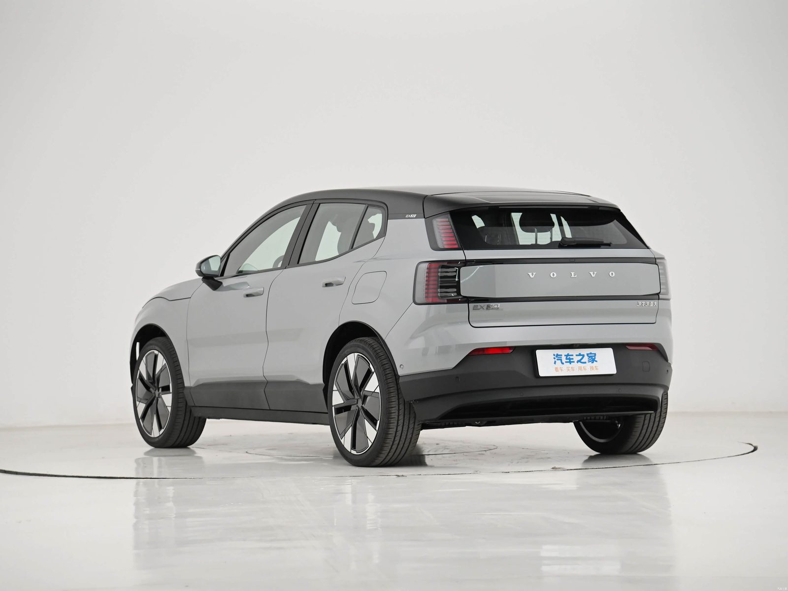 Volvo EX30 China 2025 — экстерьер, вид сзади 3/4, рынок China