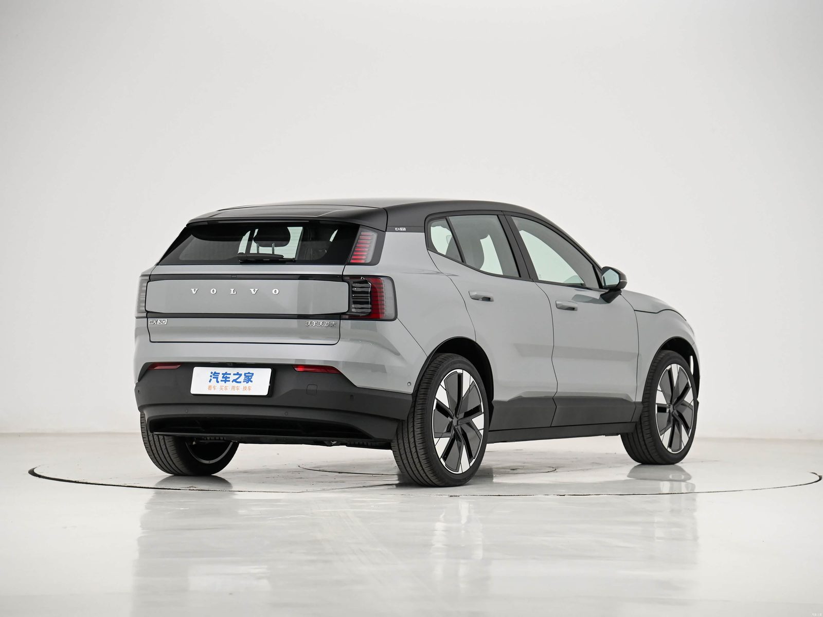 Volvo EX30 China 2025 — экстерьер, вид сзади 3/4, рынок China