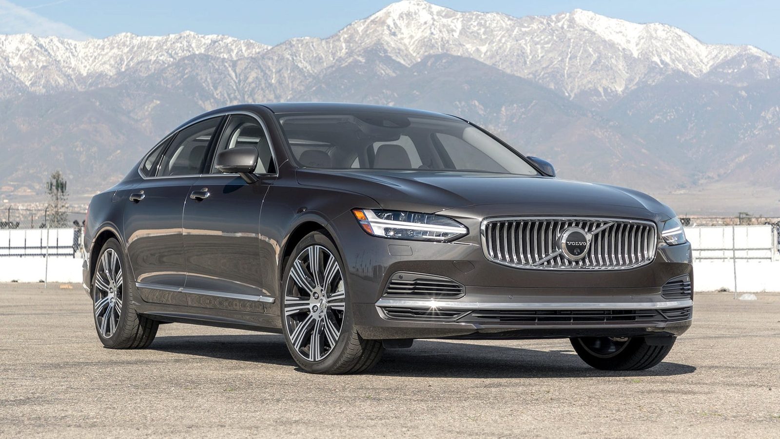 Volvo S90 T8 China 2024 — главное фото модели, экстерьер, front 3q mountain, рынок China / global S90 Recharge T8 reference