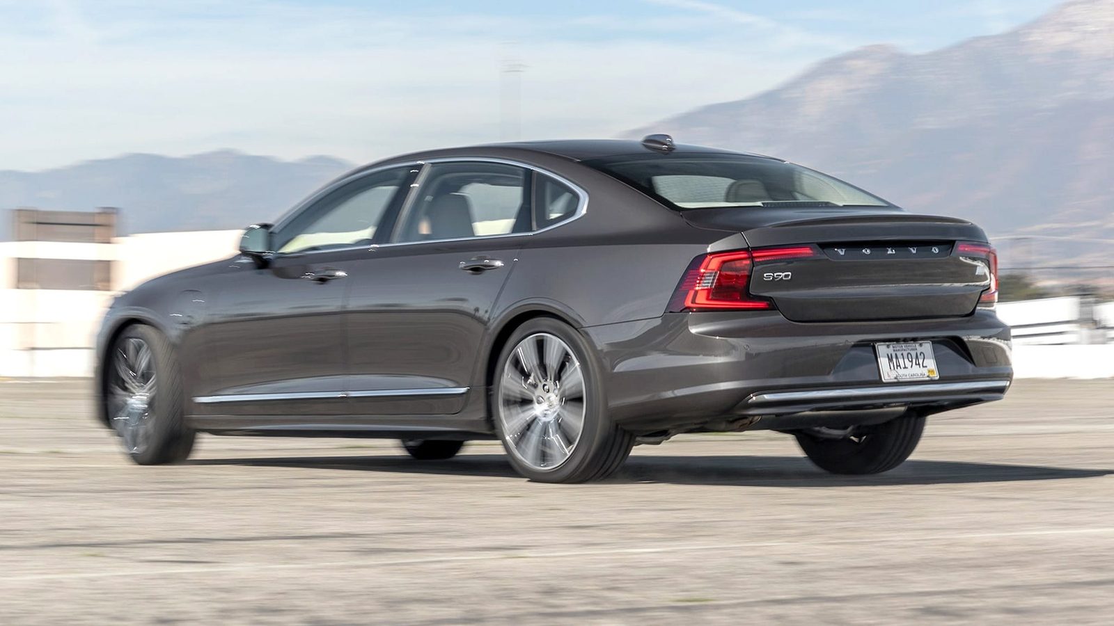 Volvo S90 T8 China 2024 — экстерьер, вид сзади 3/4, рынок China / global S90 Recharge T8 reference