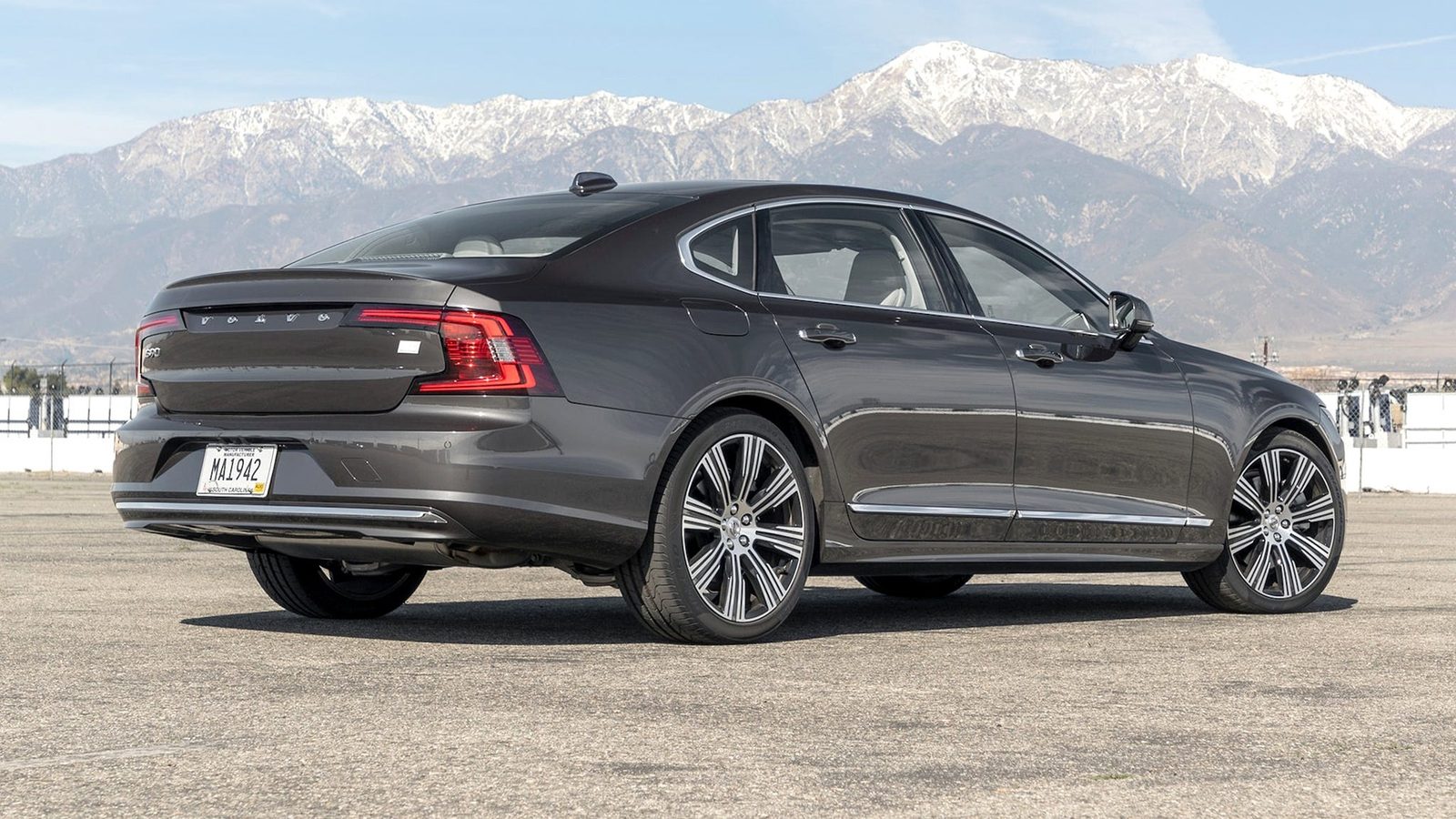 Volvo S90 T8 China 2024 — экстерьер, rear side 3q, рынок China / global S90 Recharge T8 reference