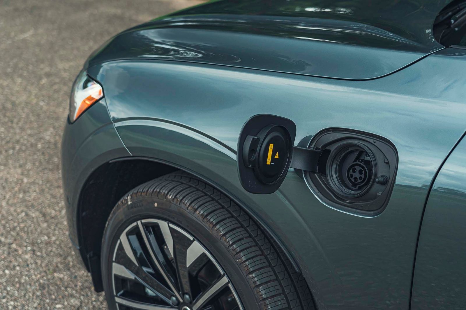 Volvo XC60 T8 China 2026 — экстерьер, charge port detail, рынок North America/editorial reference for China T8