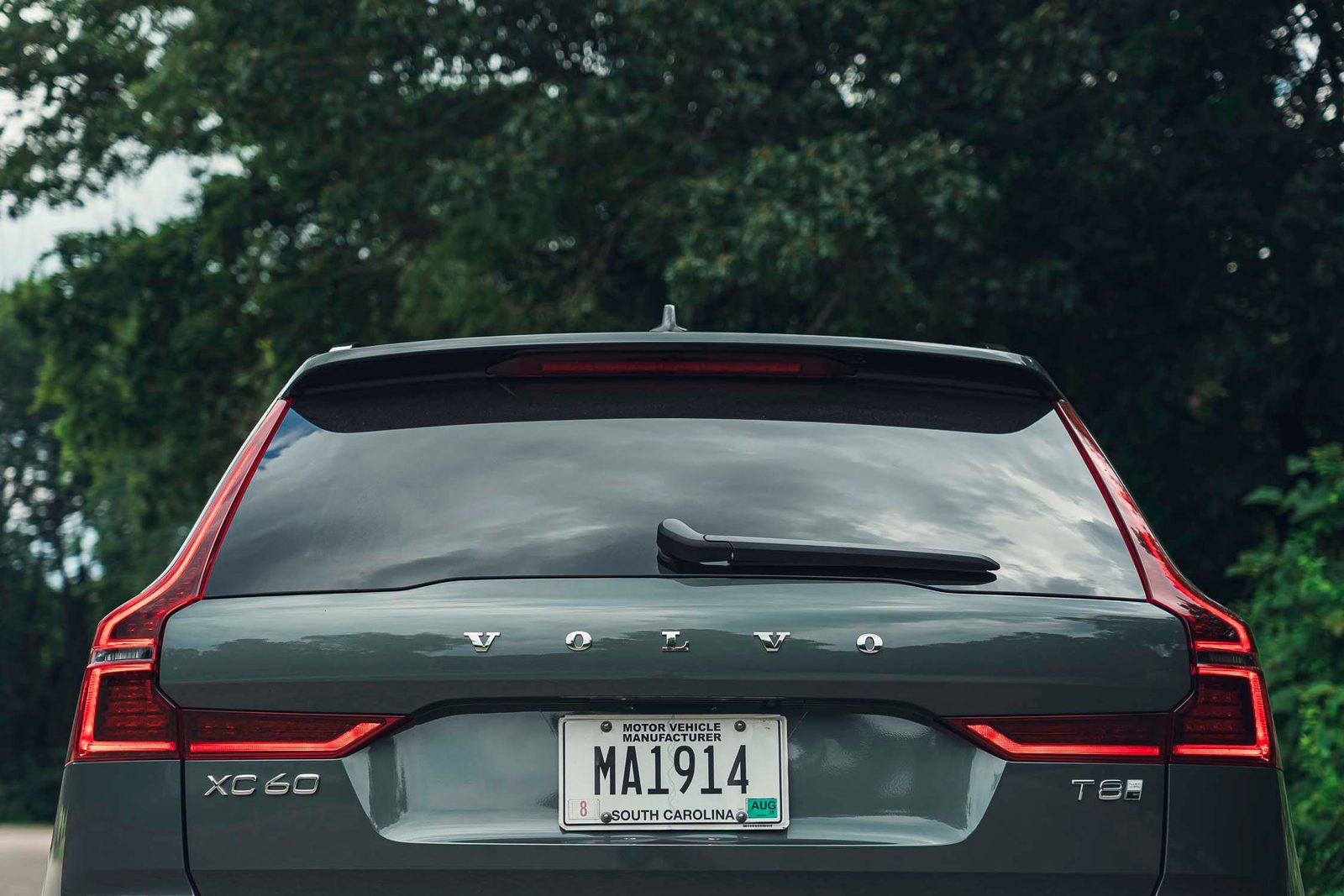 Volvo XC60 T8 China 2026 — экстерьер, вид сзади, рынок North America/editorial reference for China T8