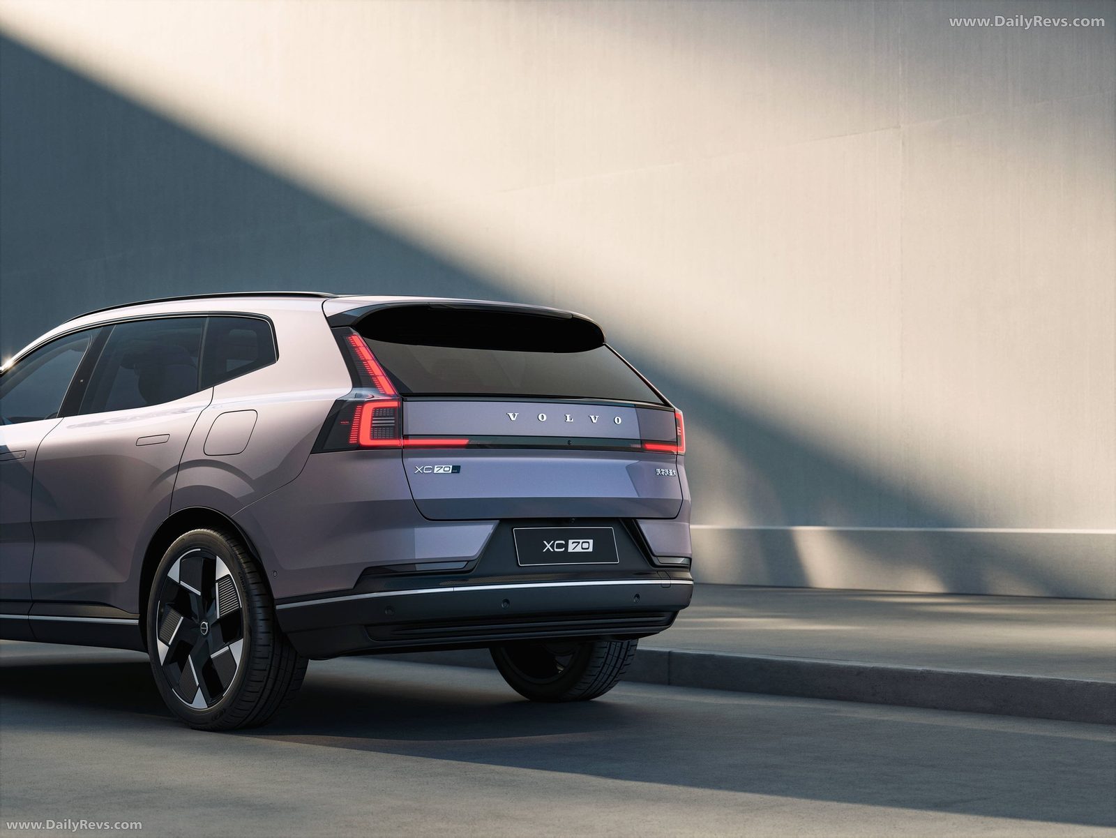 Volvo XC70 PHEV China 2025 — экстерьер, вид спереди 3/4, рынок internal_mvp