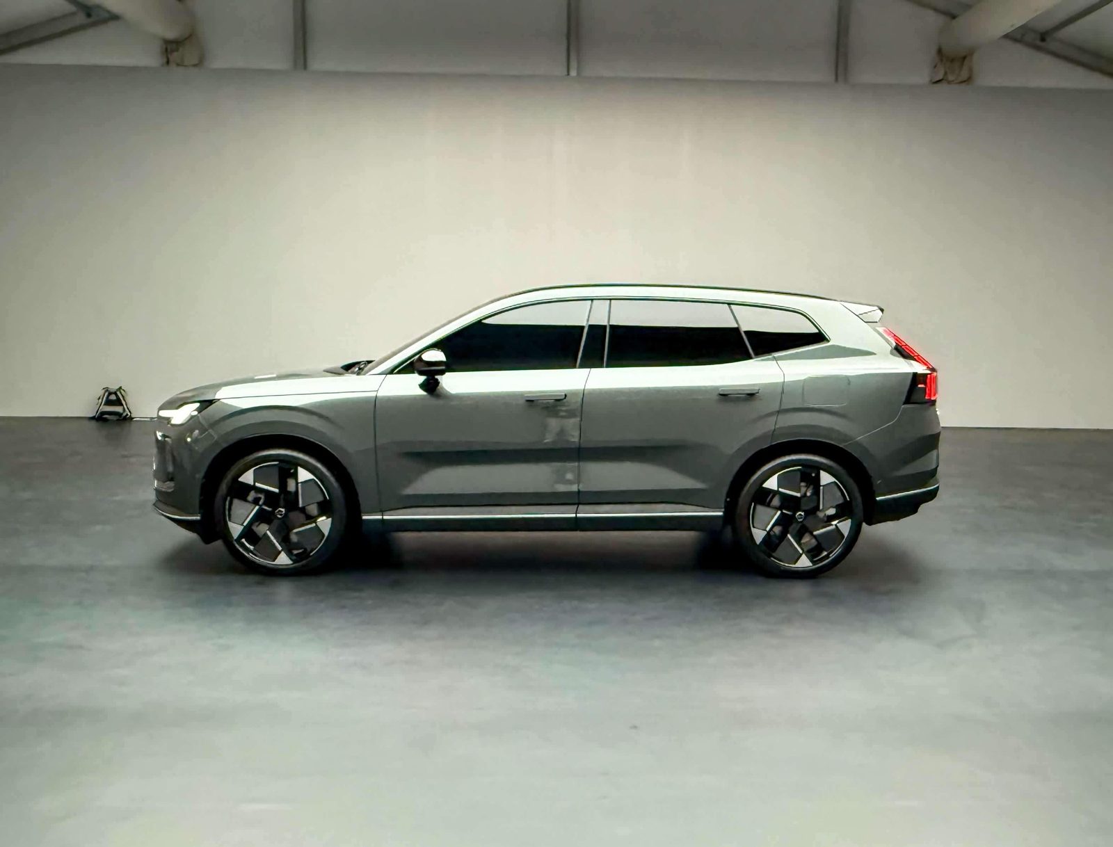 Volvo XC70 PHEV China 2025 — экстерьер, вид сбоку, рынок internal_mvp