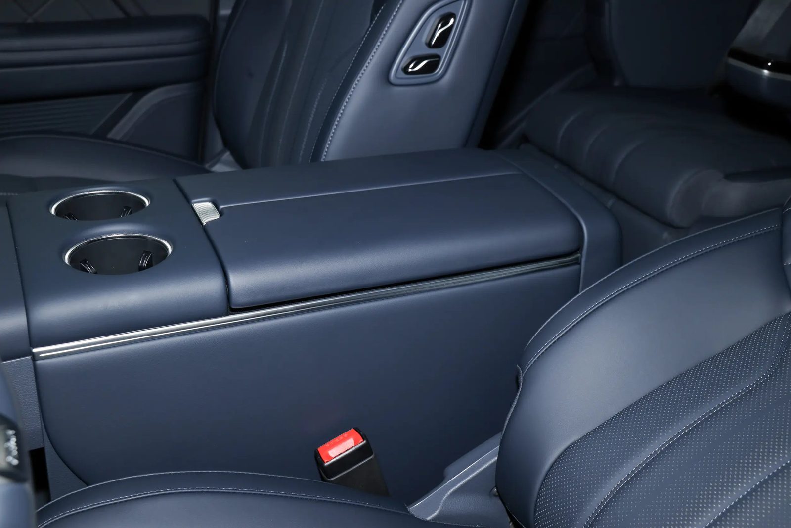 Voyah Dream PHEV 2026 — главное фото модели, интерьер, передняя панель, рынок internal_mvp